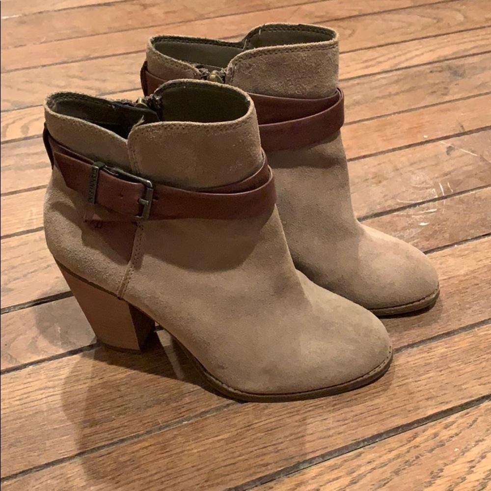 Gianni Bini tan booties size 7